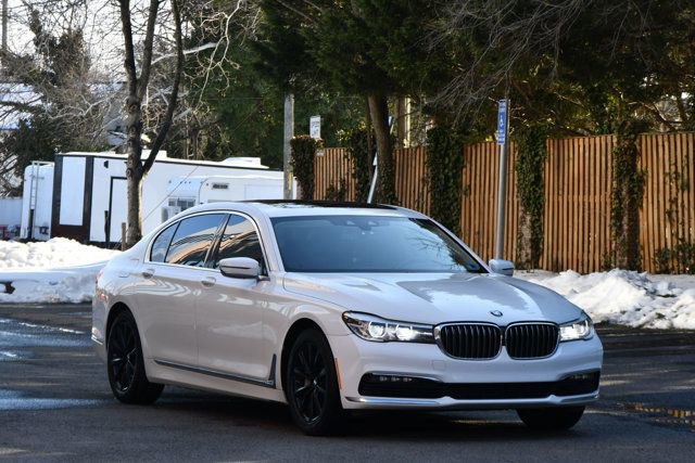 Used 2018 BMW 740i xDrive image 12