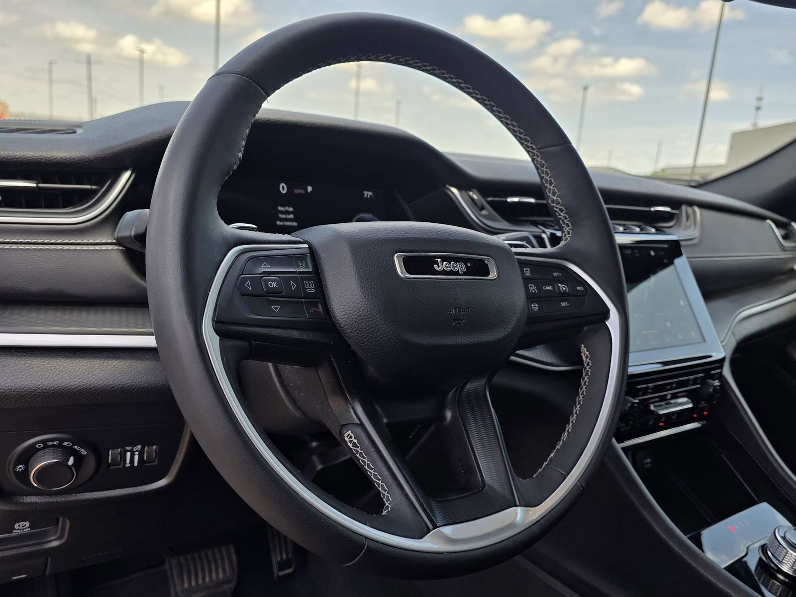 Used 2024 Jeep Grand Cherokee Altitude AWD/4WD image 10