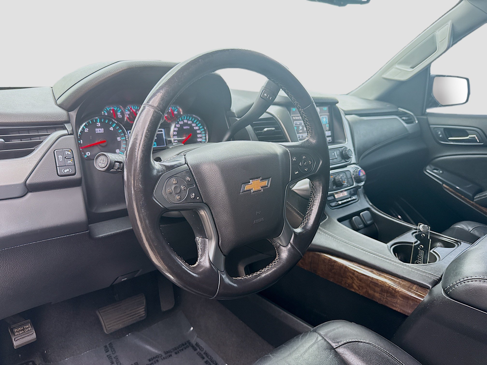 Used 2020 Chevrolet Suburban LT w/ Luxury Package RWD image 9