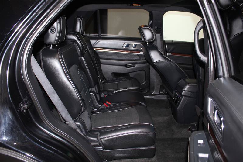 Used 2016 Ford Explorer Platinum AWD/4WD image 34