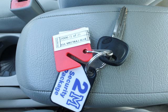 Used 2006 Kia Spectra EX FWD image 26
