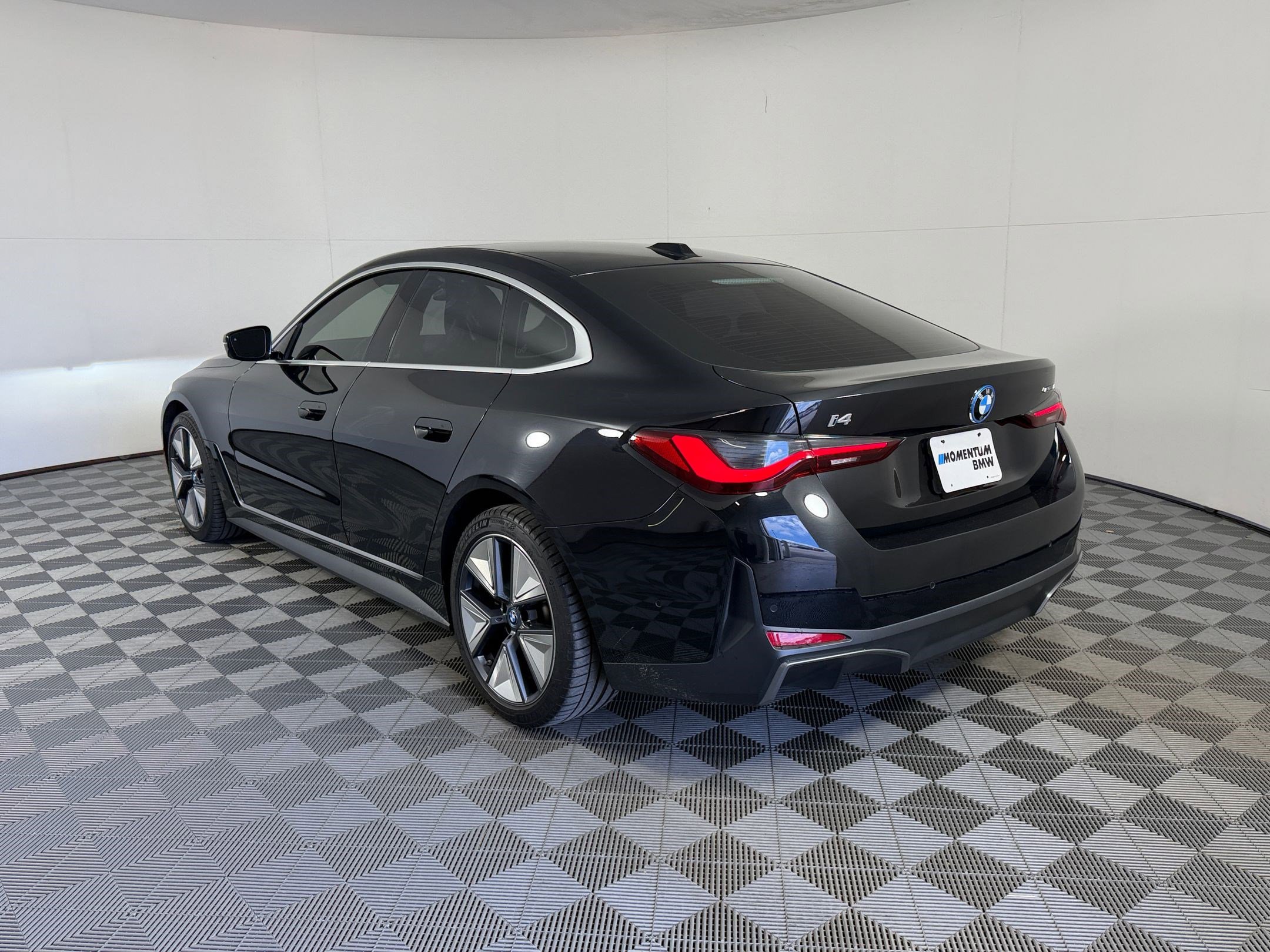 Used 2023 BMW i4 eDrive35 w/ Premium Package RWD image 3