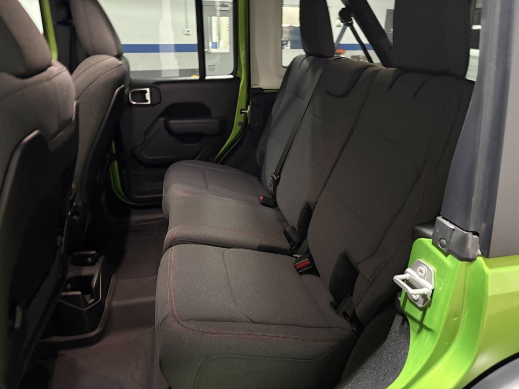 Used 2025 Jeep Wrangler Rubicon w/ Technology Group image 27