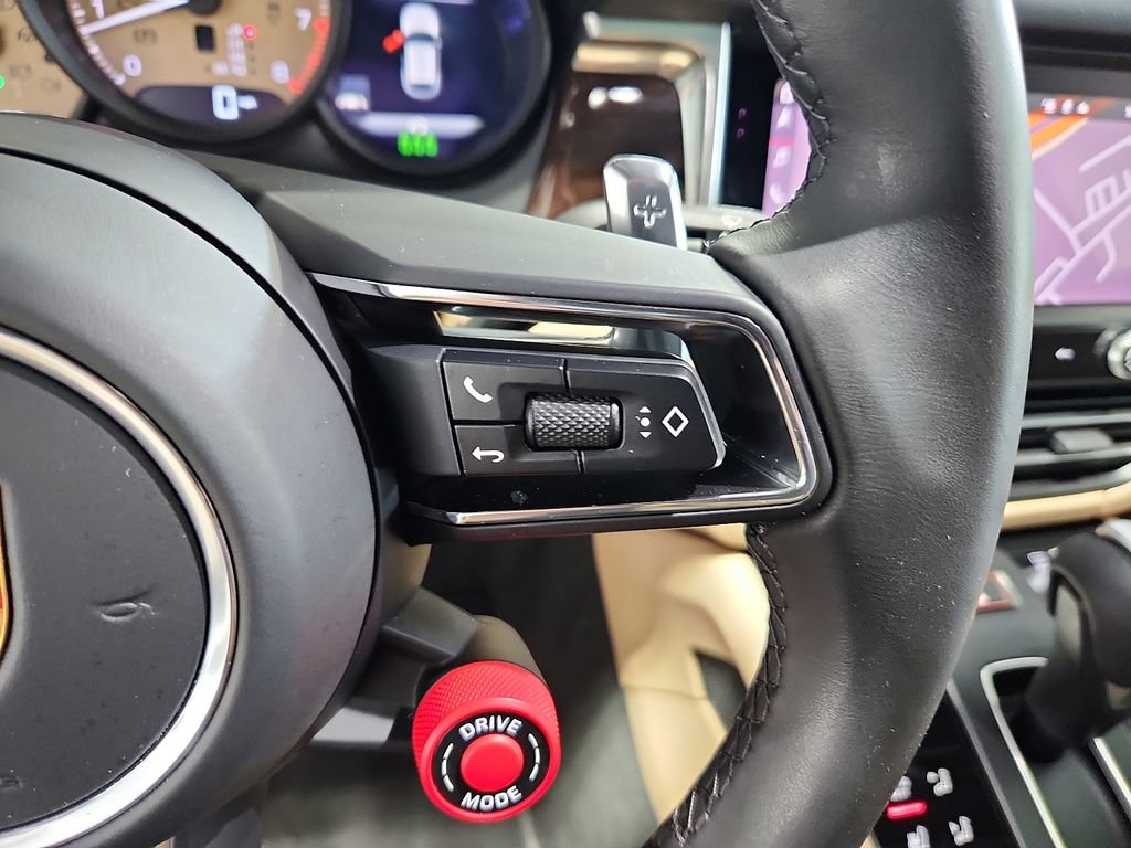 Certified 2025 Porsche Macan GTS AWD/4WD image 23
