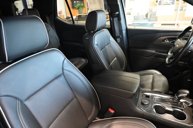 Used 2022 Chevrolet Traverse Premier w/ LPO, Floor Liner Package AWD/4WD image 8