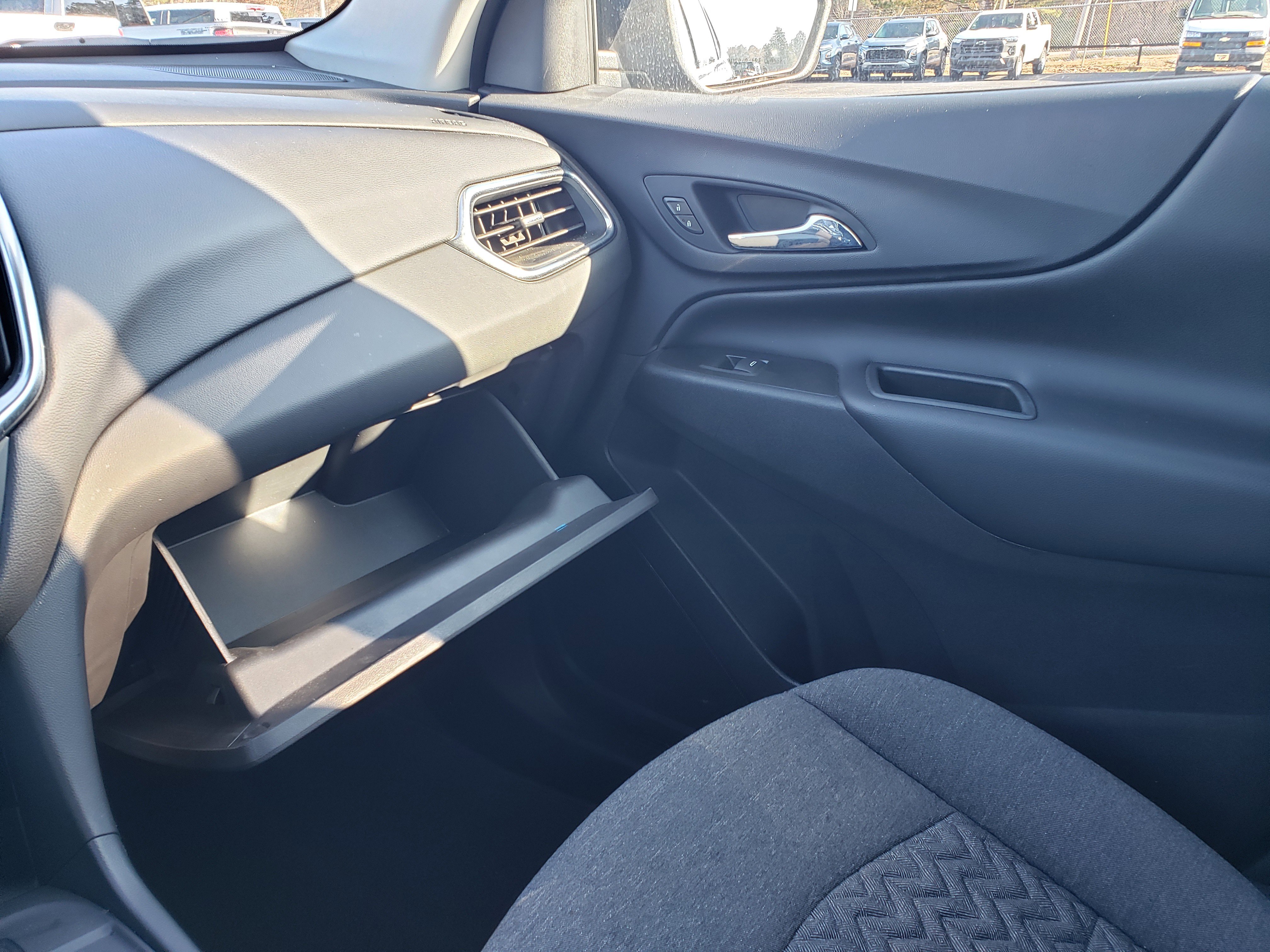 Used 2022 Chevrolet Equinox LT w/ Driver Convenience Package image 26