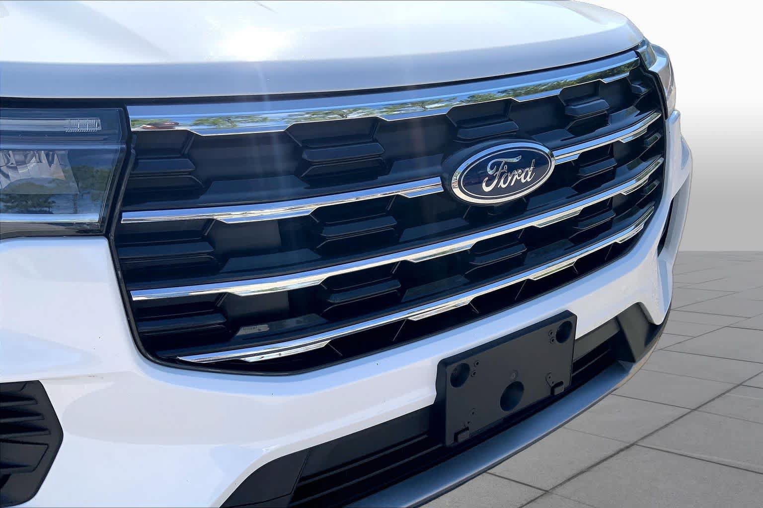 Used 2026 Ford Explorer Active RWD image 29
