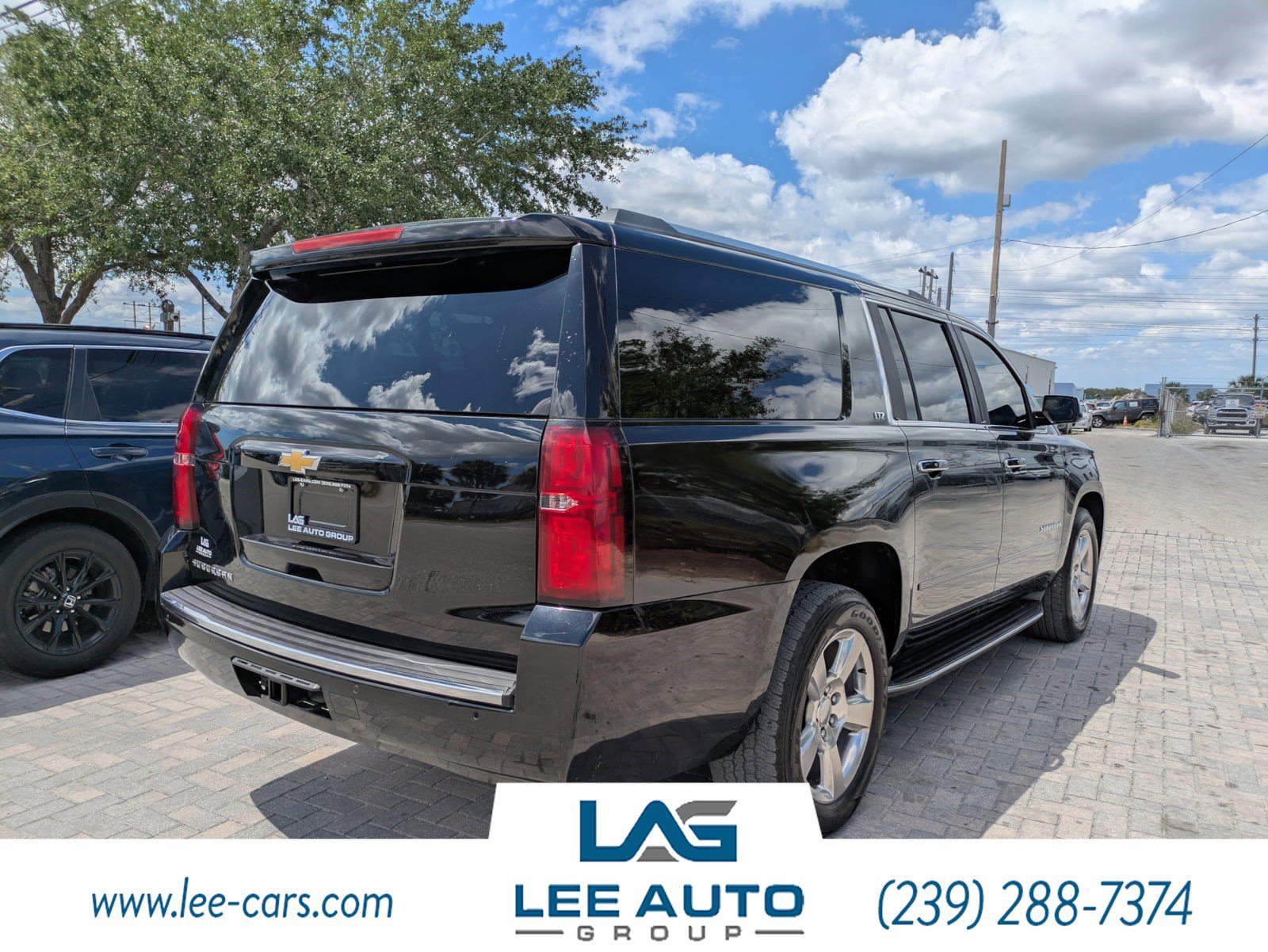 Used 2015 Chevrolet Suburban LTZ RWD image 3