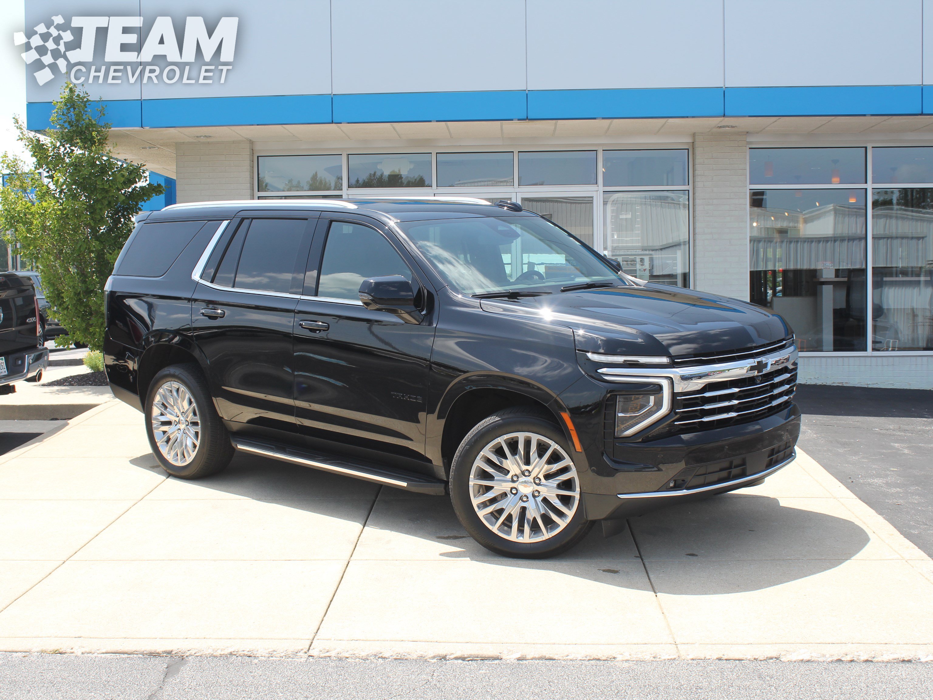 Used 2026 Chevrolet Tahoe LT w/ Comfort Package AWD/4WD image 2