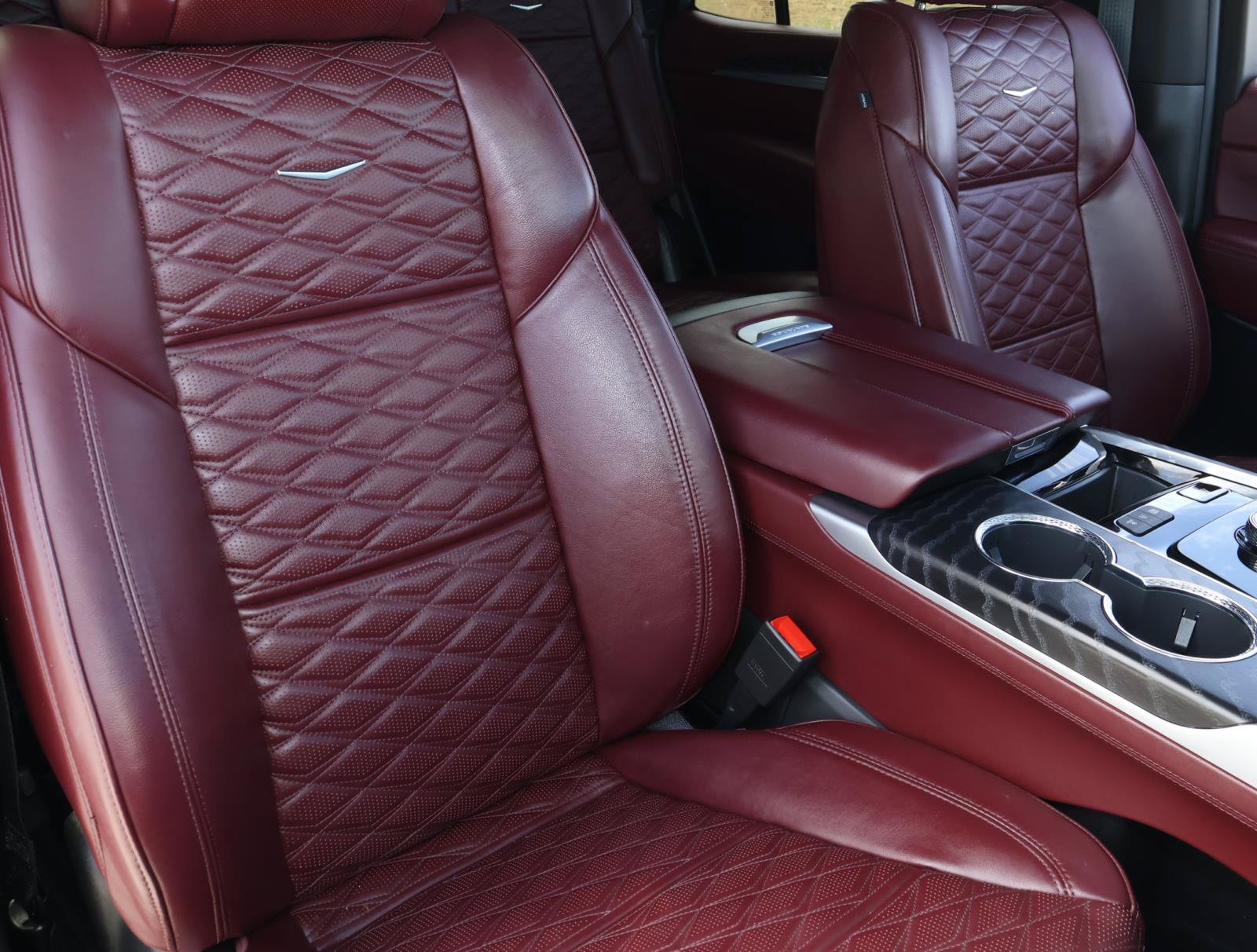 Certified 2026 Cadillac Escalade Luxury w/ LPO, Floor Liner Package AWD/4WD image 24