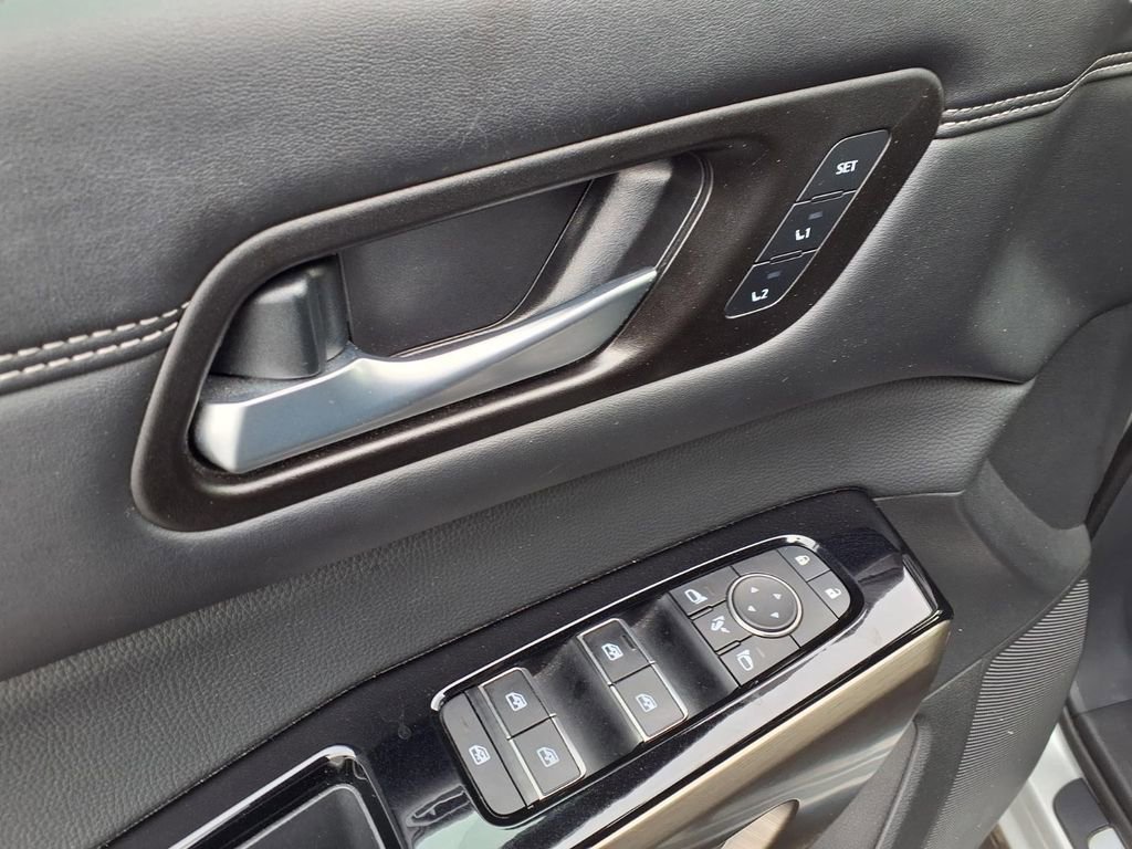 Certified 2022 Nissan Pathfinder Platinum w/ Cargo Package image 17