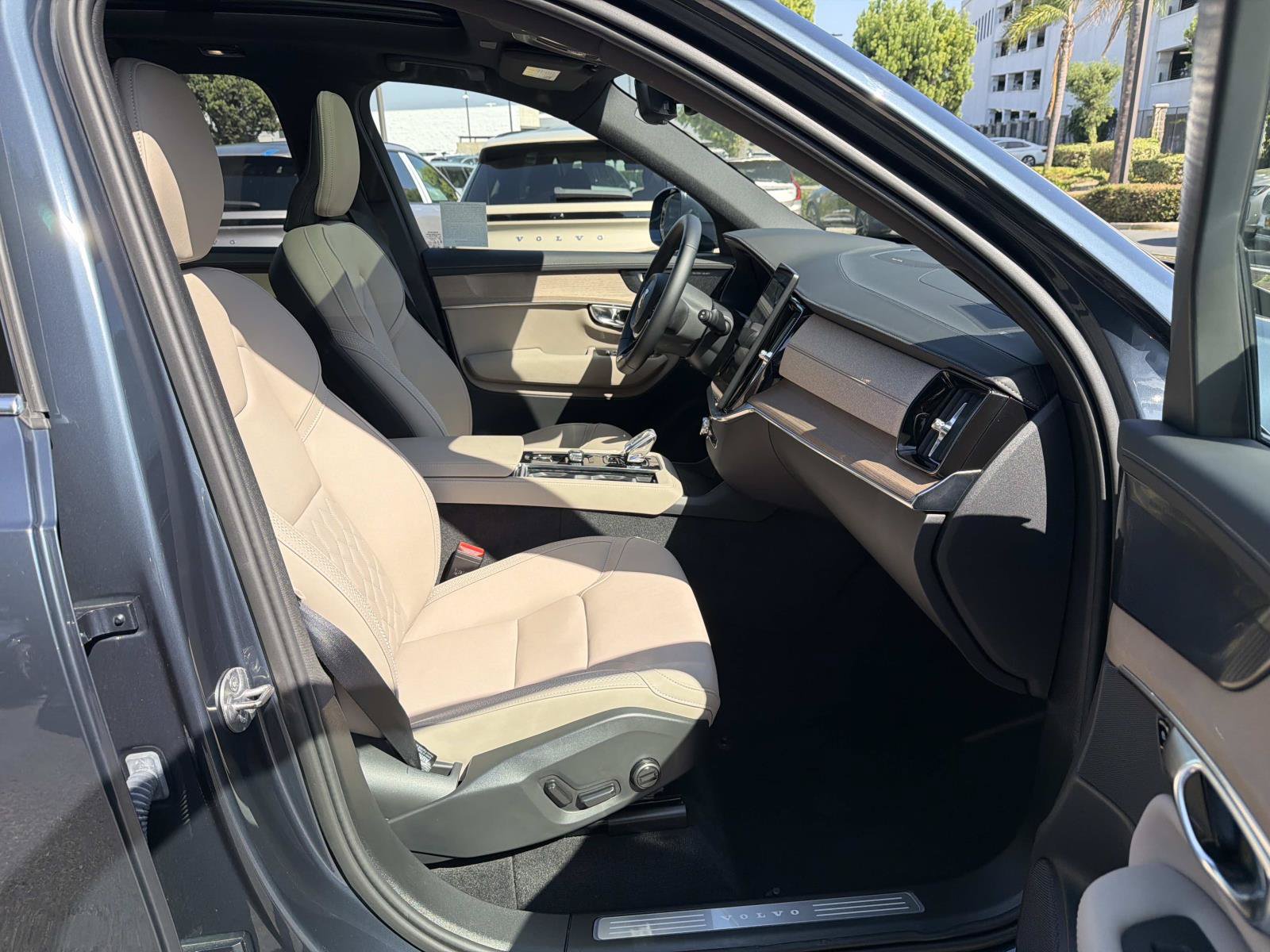 Used 2026 Volvo XC90 B6 Plus w/ Protection Package Premier AWD/4WD image 26
