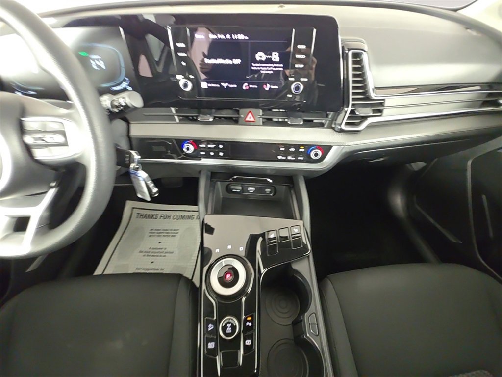 Used 2023 Kia Sportage LX image 11