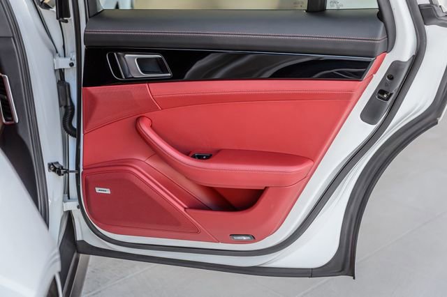 Used 2020 Porsche Panamera image 51