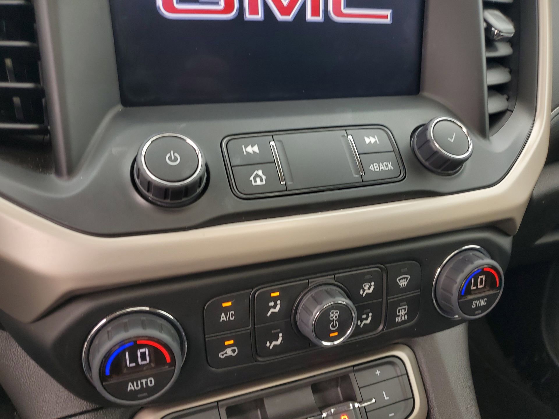 Used 2023 GMC Acadia Denali w/ Denali Technology Package image 32