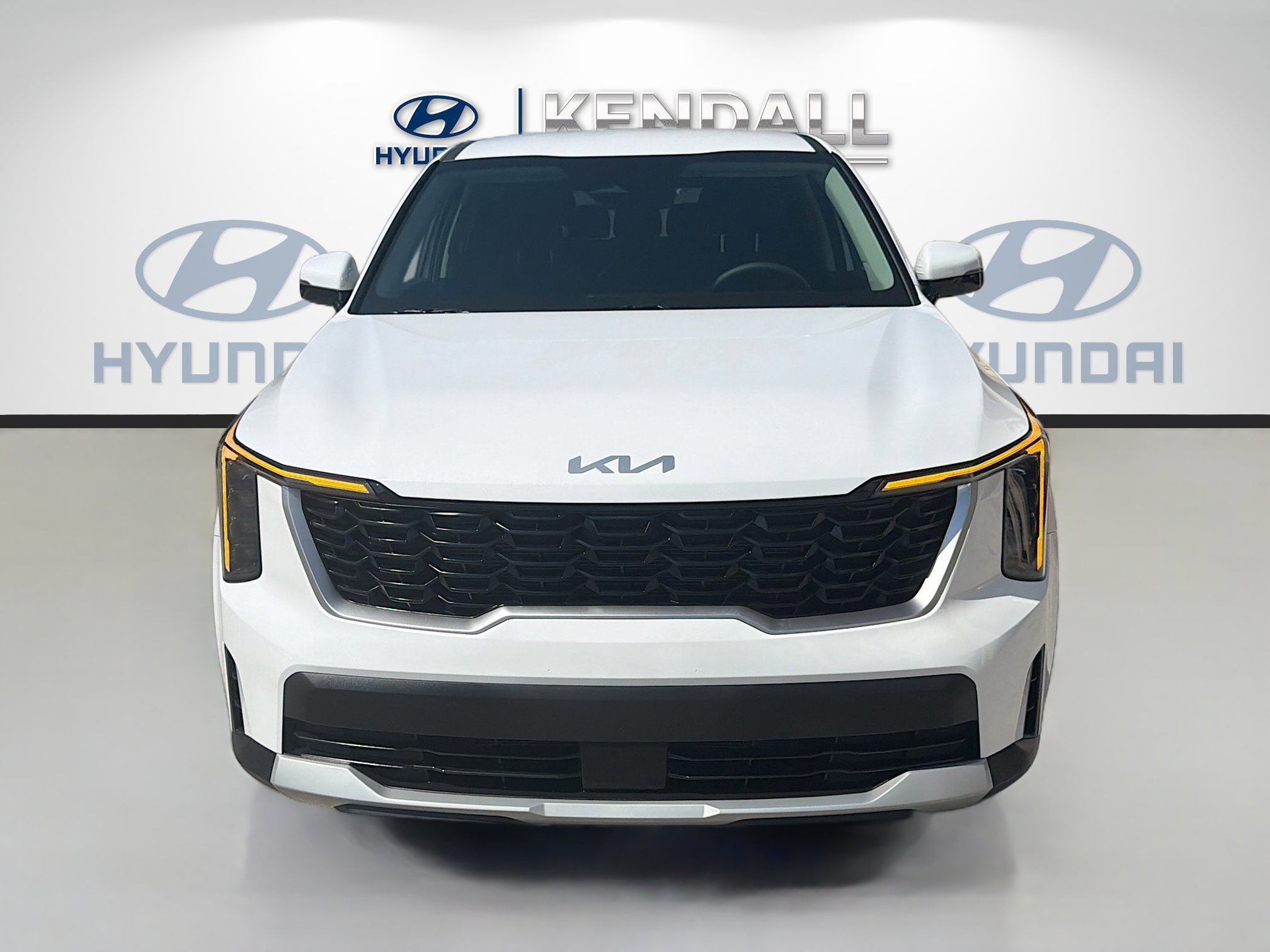 Used 2025 Kia Sorento LX FWD image 2