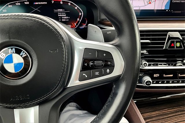 Used 2022 BMW M550i xDrive w/ Shadowloine Package image 21