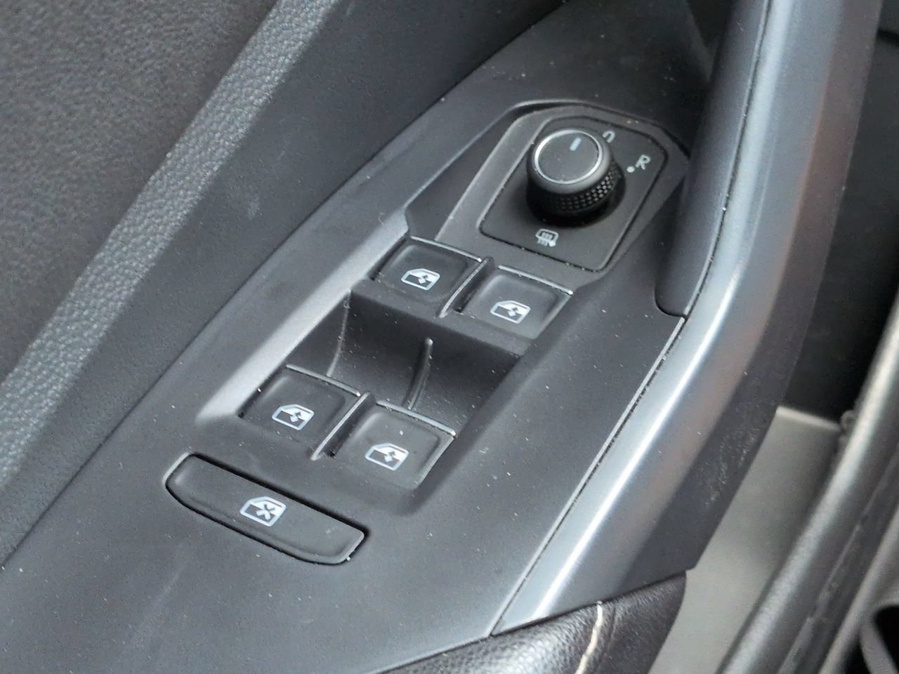 Used 2022 Volkswagen Jetta SE FWD image 24