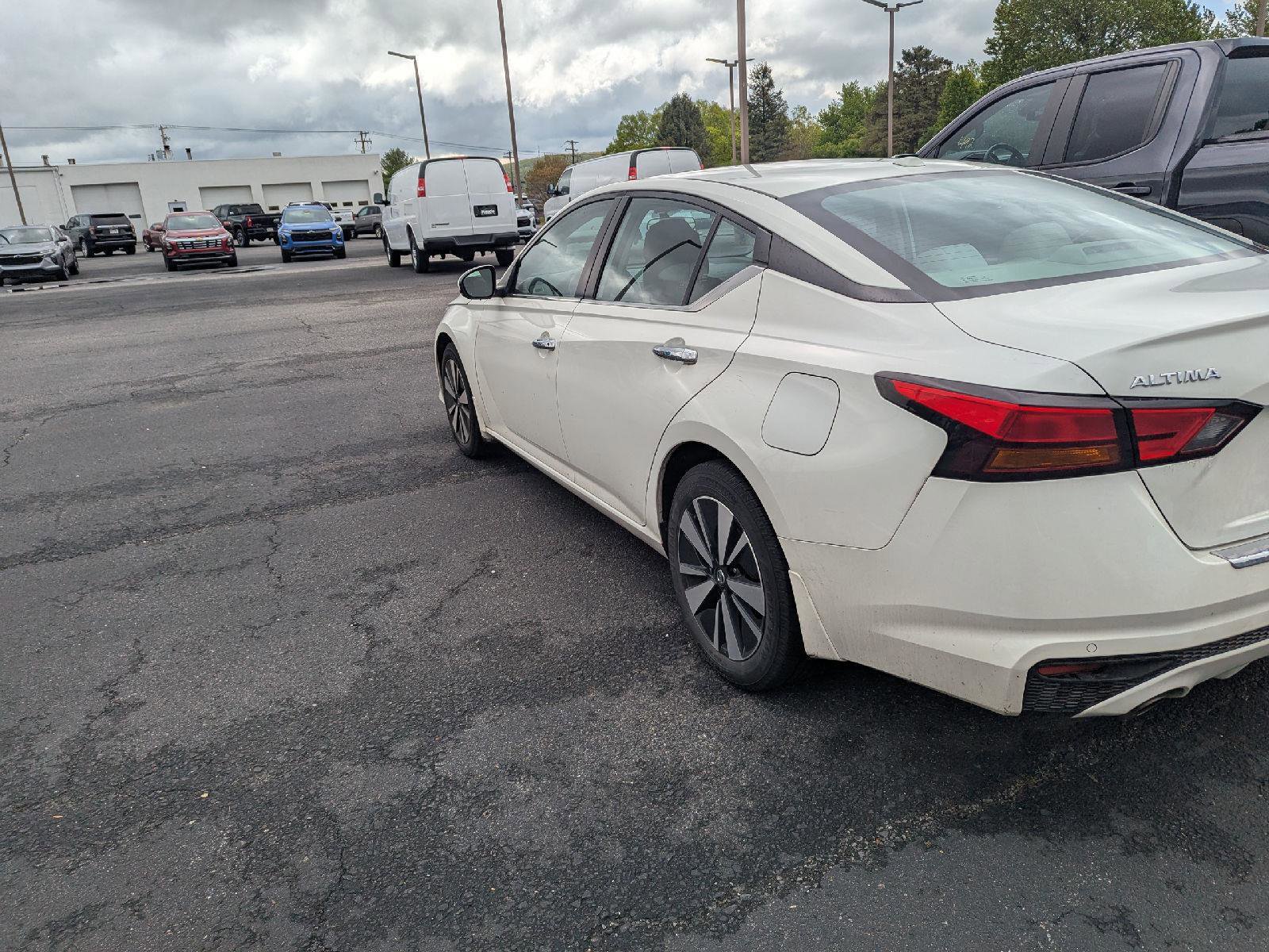 Used 2021 Nissan Altima 2.5 SV w/ SV Premium Package AWD/4WD image 5