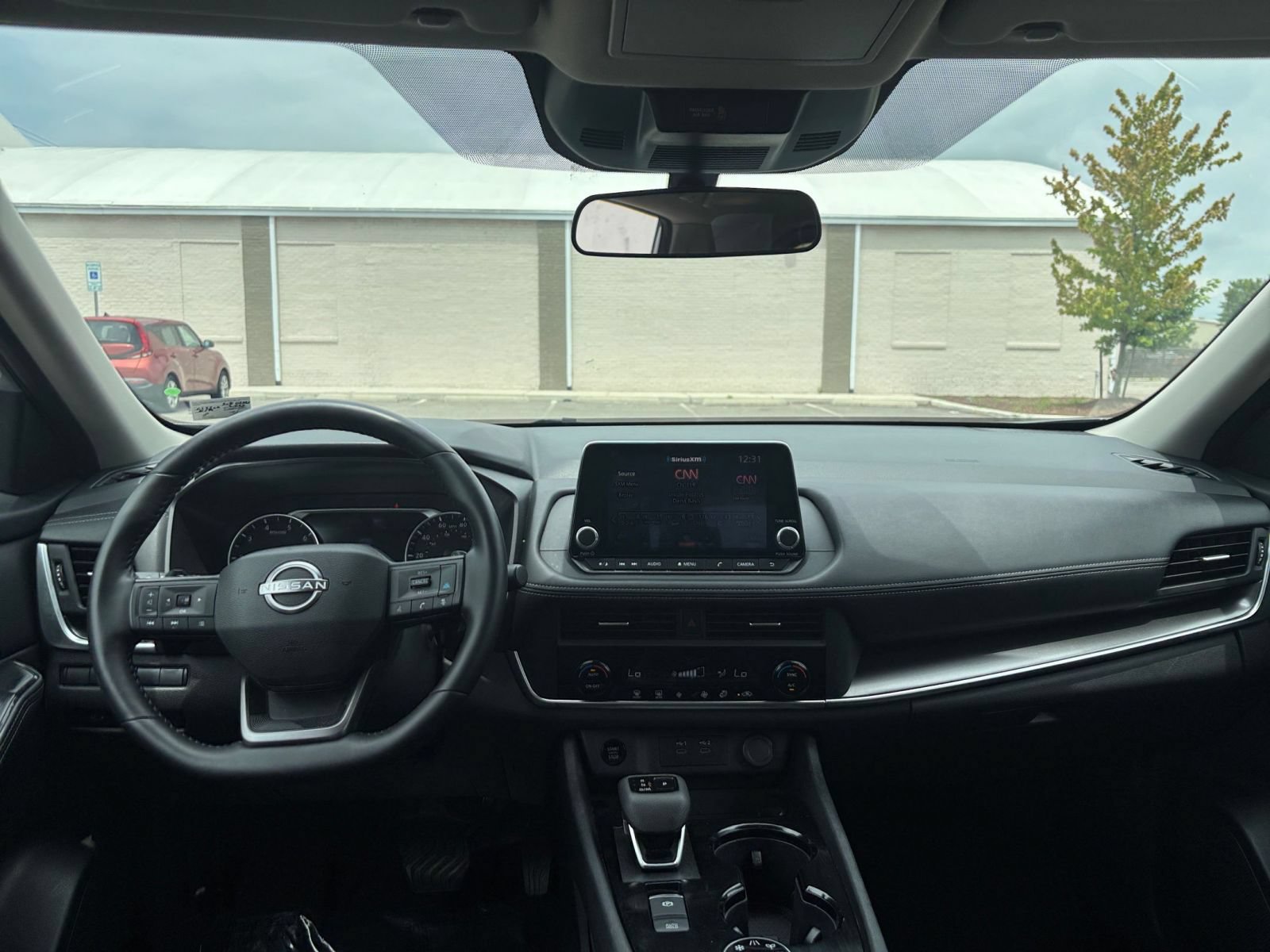 Used 2025 Nissan Rogue SV AWD/4WD image 31
