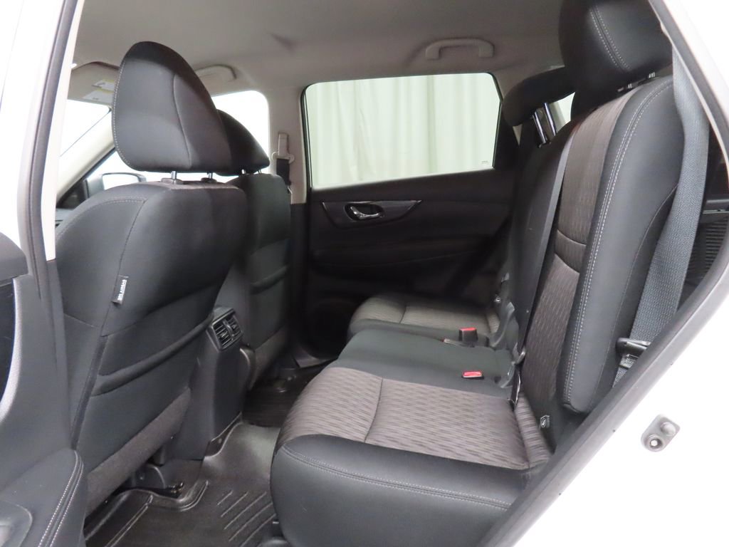 Used 2017 Nissan Rogue SV AWD/4WD image 10