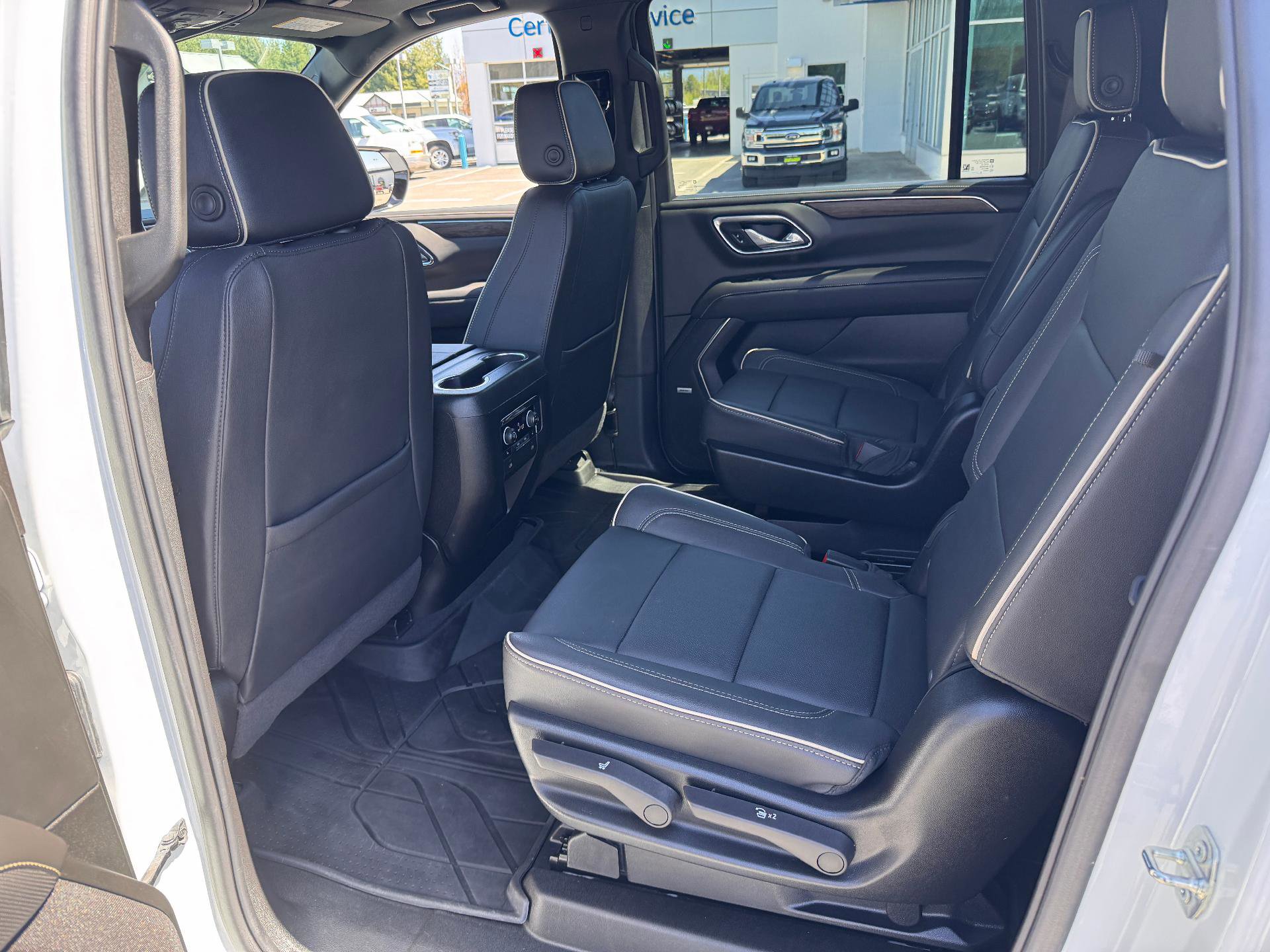 Used 2024 Chevrolet Suburban Premier w/ Premium Package AWD/4WD image 14