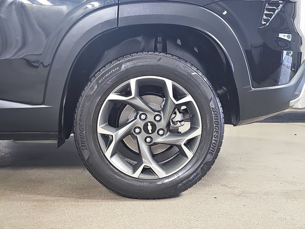Certified 2024 Chevrolet Trax LT w/ Driver Confidence Package FWD image 37