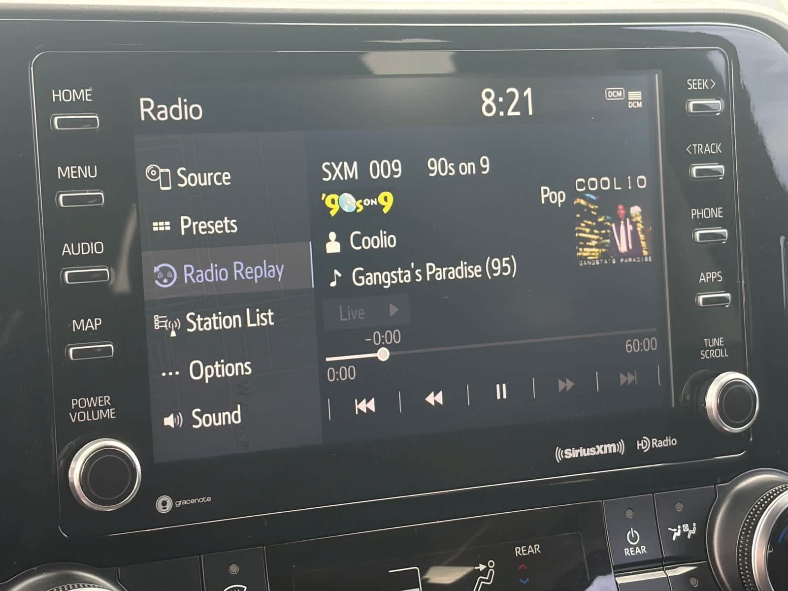 Used 2021 Toyota Highlander XLE FWD image 26