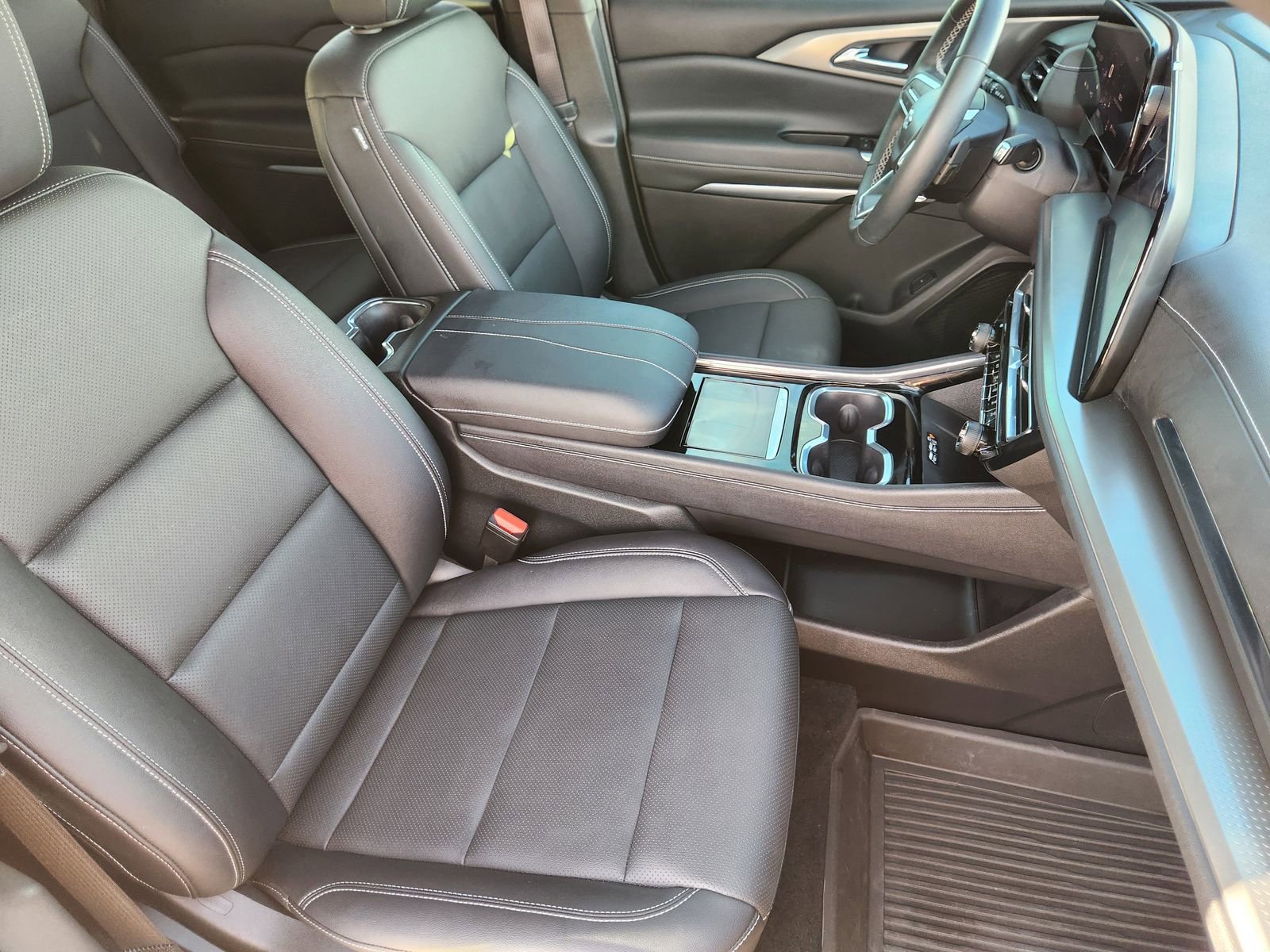 Used 2024 Chevrolet Traverse LT w/ Midnight/Sport Edition image 14