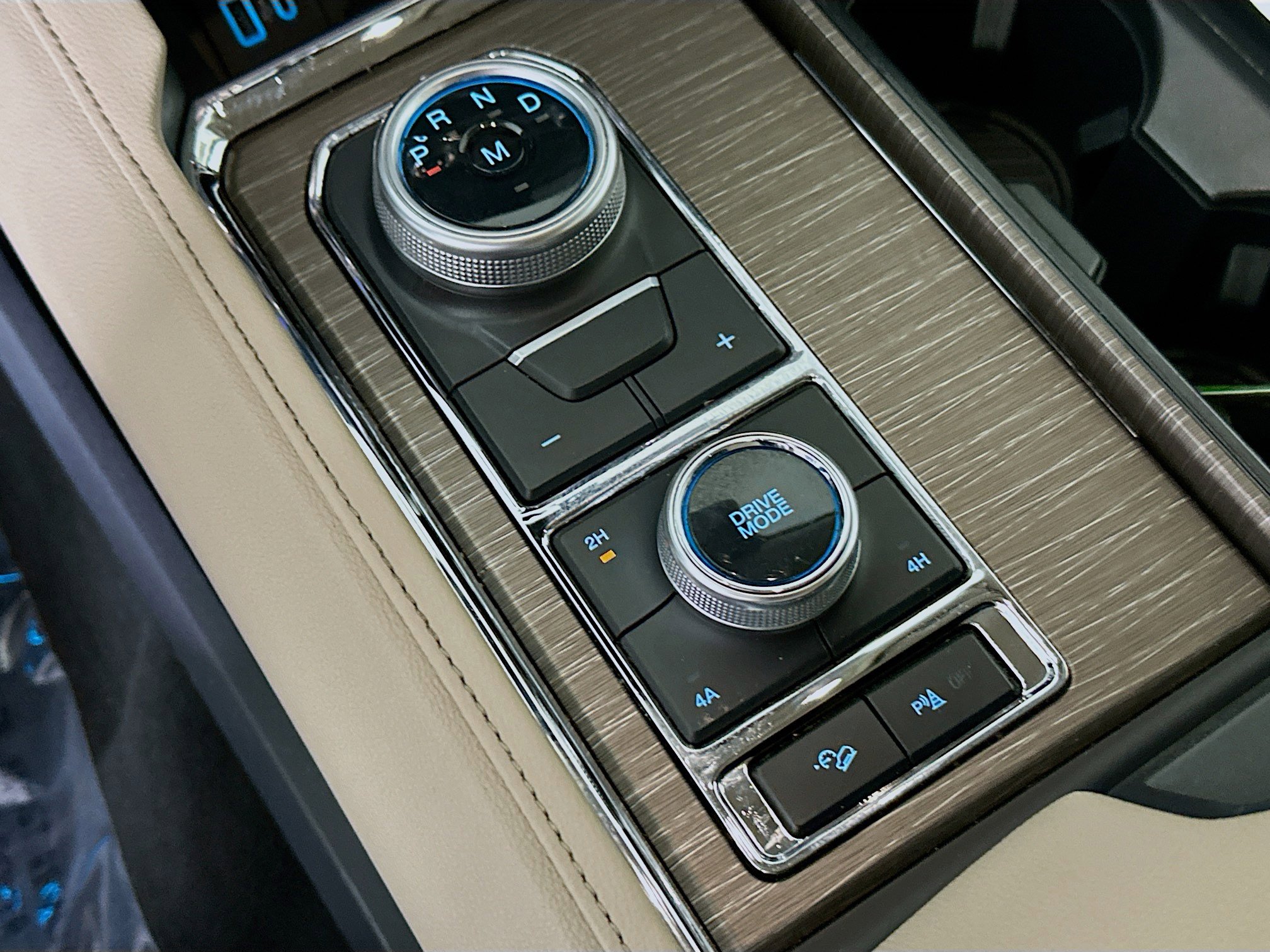 Used 2024 Ford Expedition Limited image 21