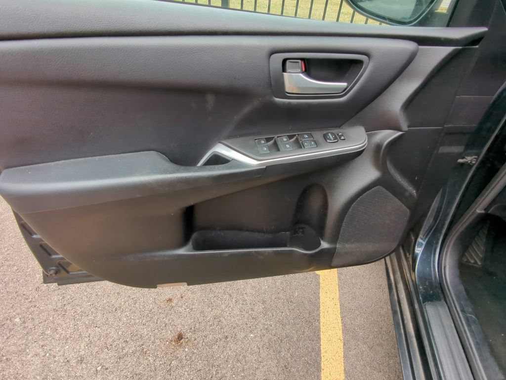 Used 2016 Toyota Camry LE FWD image 8