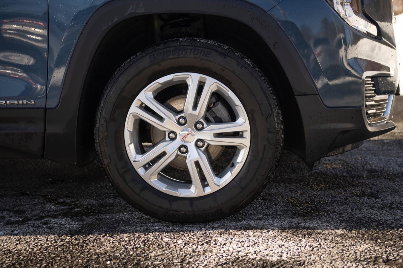 Used 2024 GMC Terrain SLE image 26