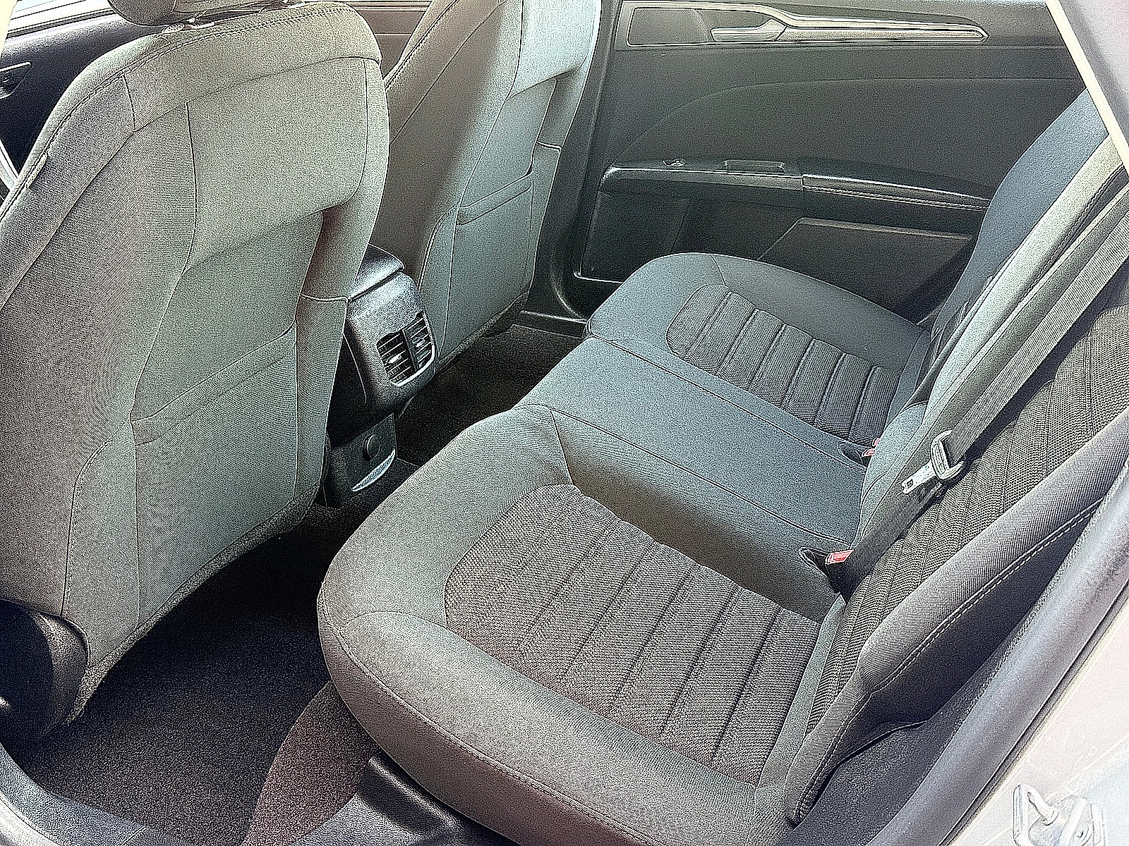 Used 2019 Ford Fusion SE FWD image 34