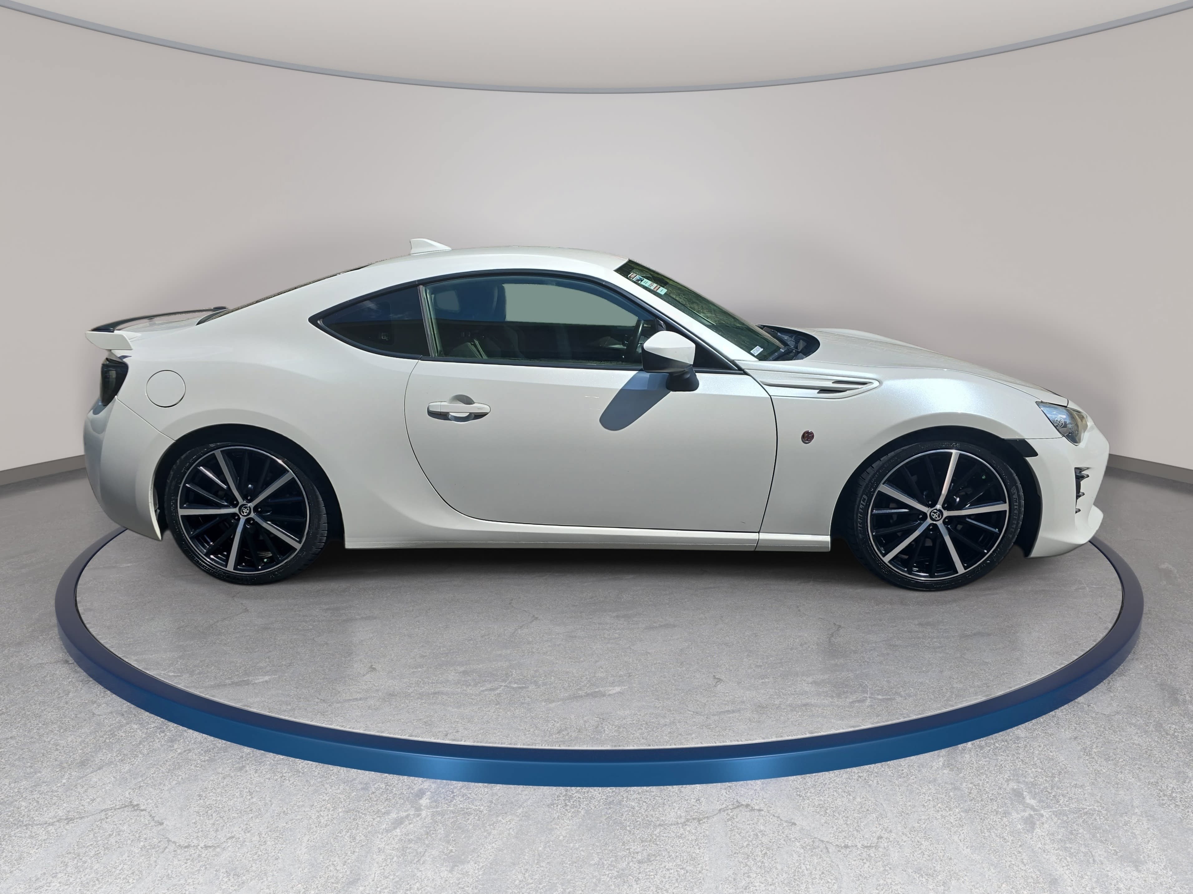 Used 2020 Toyota 86 RWD image 4