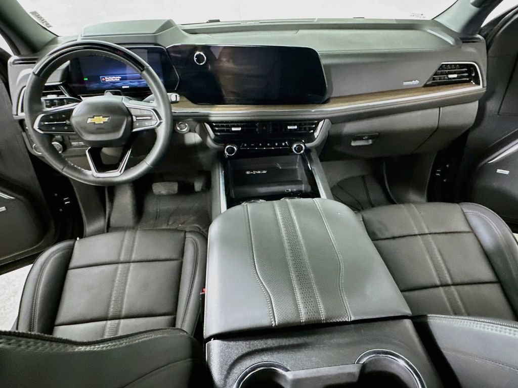 Used 2025 Chevrolet Suburban High Country AWD/4WD image 17