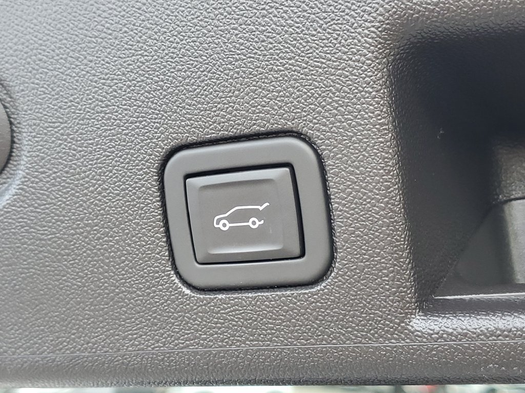 Used 2024 Chevrolet Equinox LT w/ LPO, Floor Liner Package FWD image 31