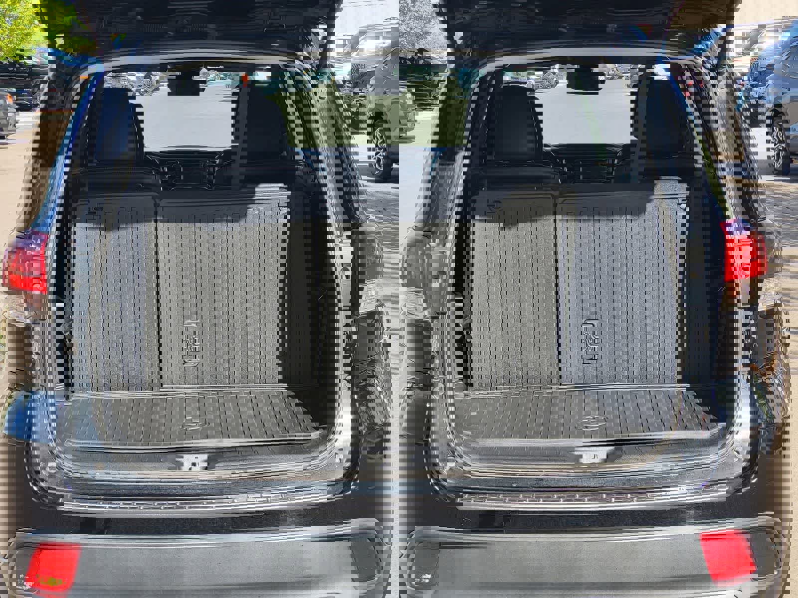 Used 2019 Toyota Highlander SE image 31