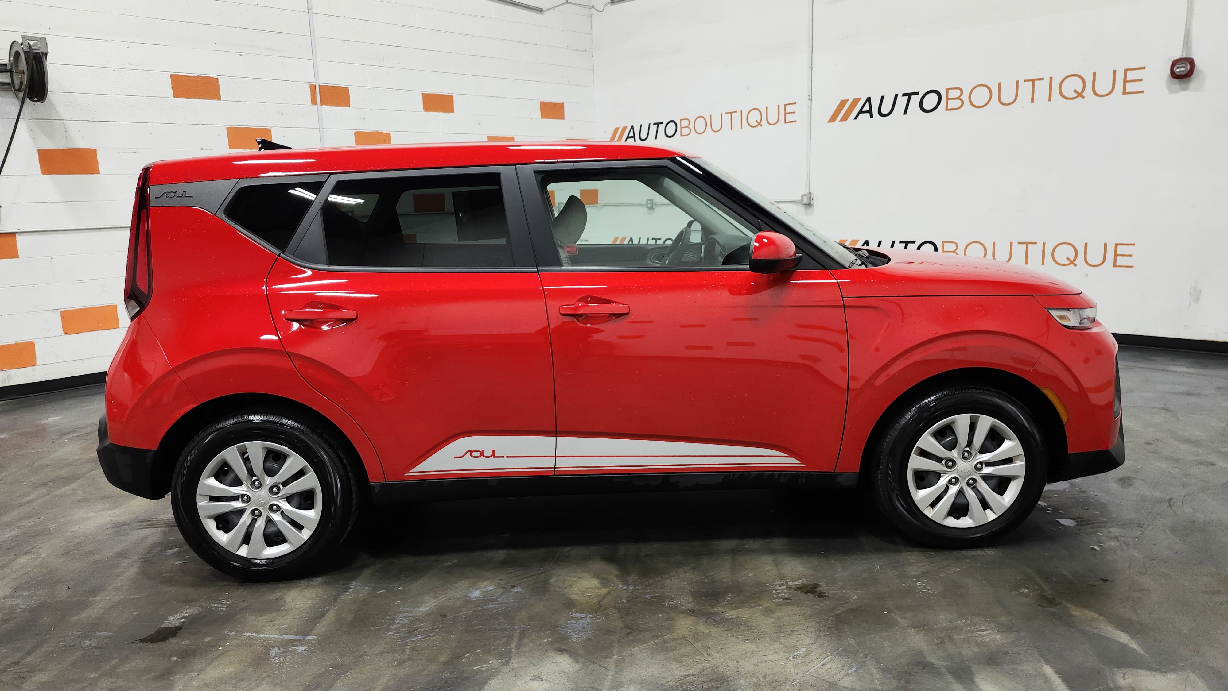 Used 2020 Kia Soul LX image 17