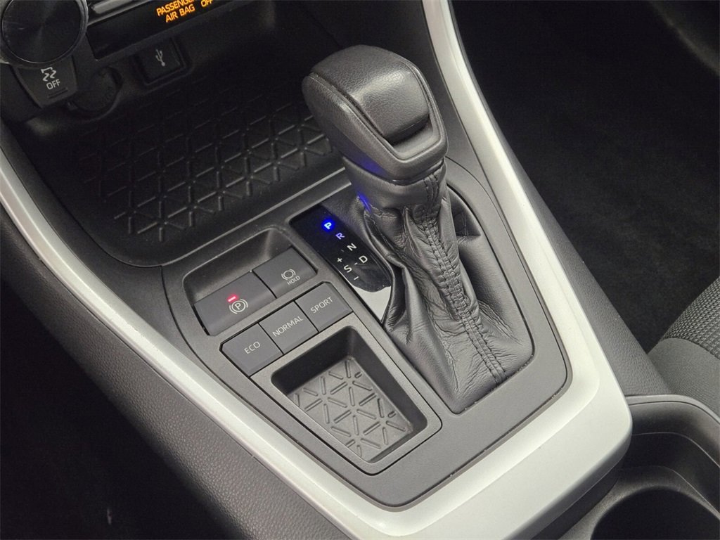 Used 2020 Toyota RAV4 LE image 32