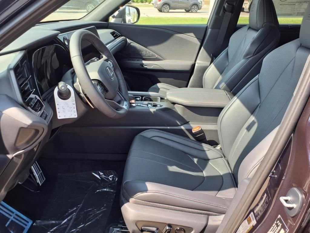 New 2025 Lexus TX 500h AWD image 6