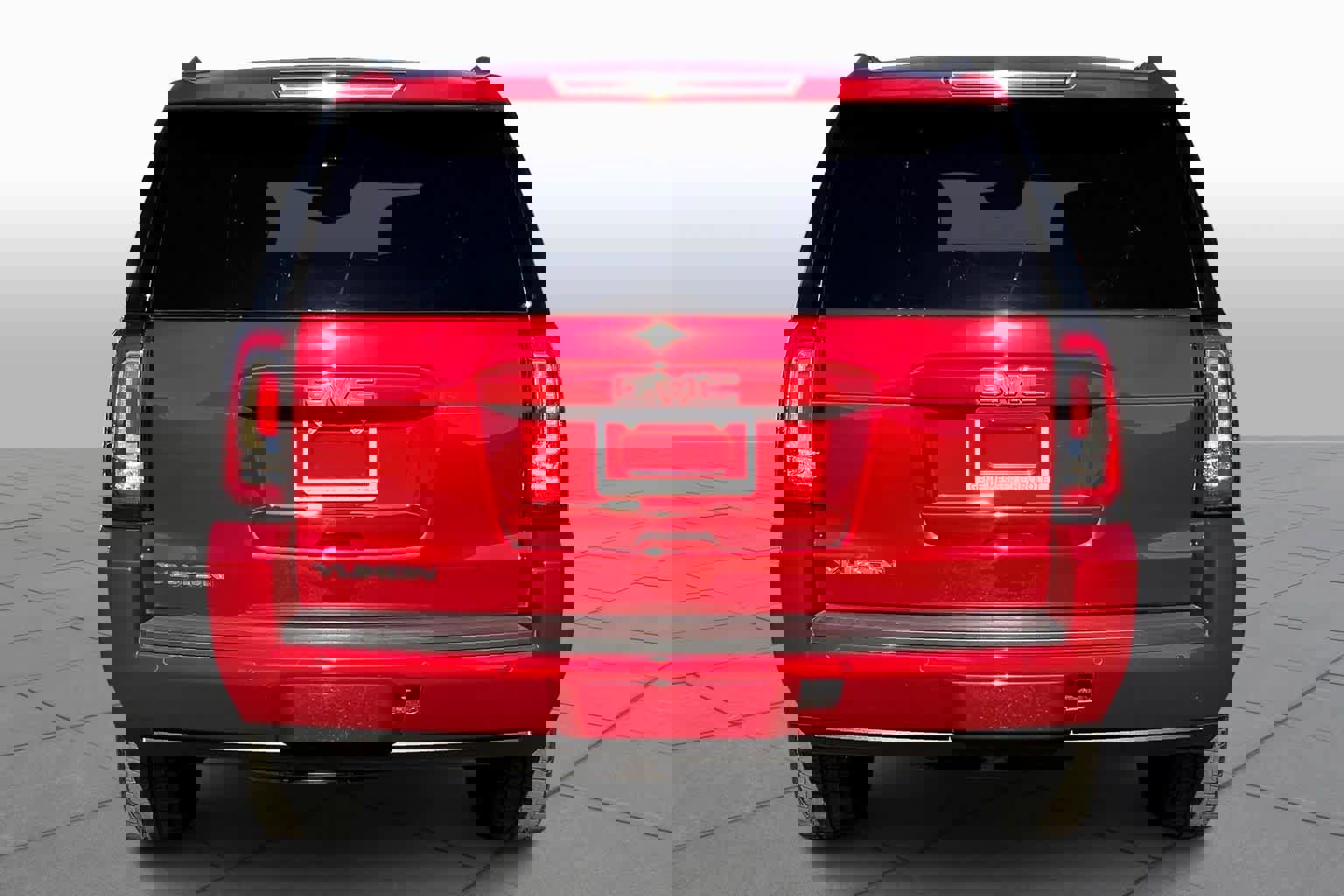 Used 2015 GMC Yukon SLT w/ HD Trailering Package image 4