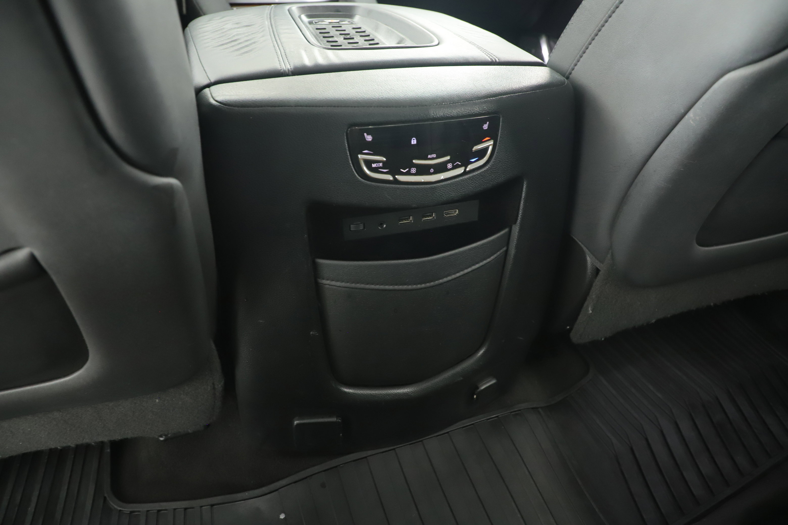 Used 2017 Cadillac Escalade Premium Luxury image 24