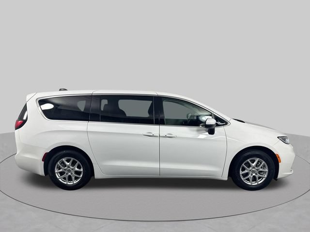 Used 2023 Chrysler Pacifica Touring-L FWD image 36