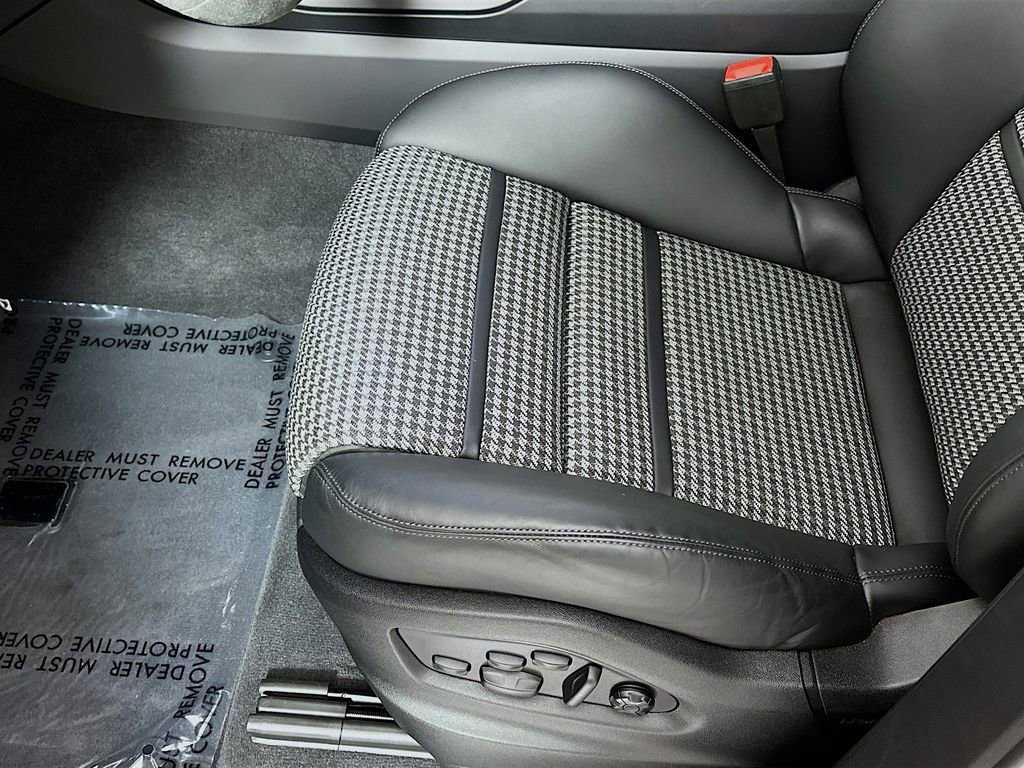 New 2025 Porsche Cayenne GTS image 21