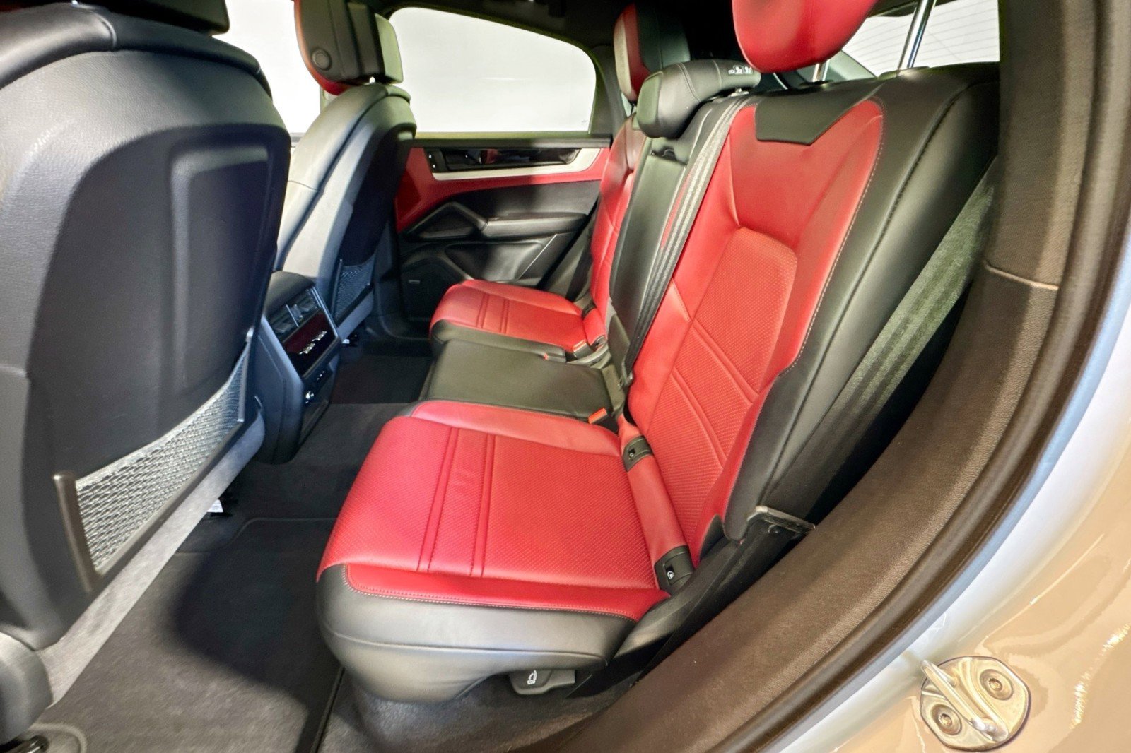 Used 2024 Porsche Cayenne S image 23