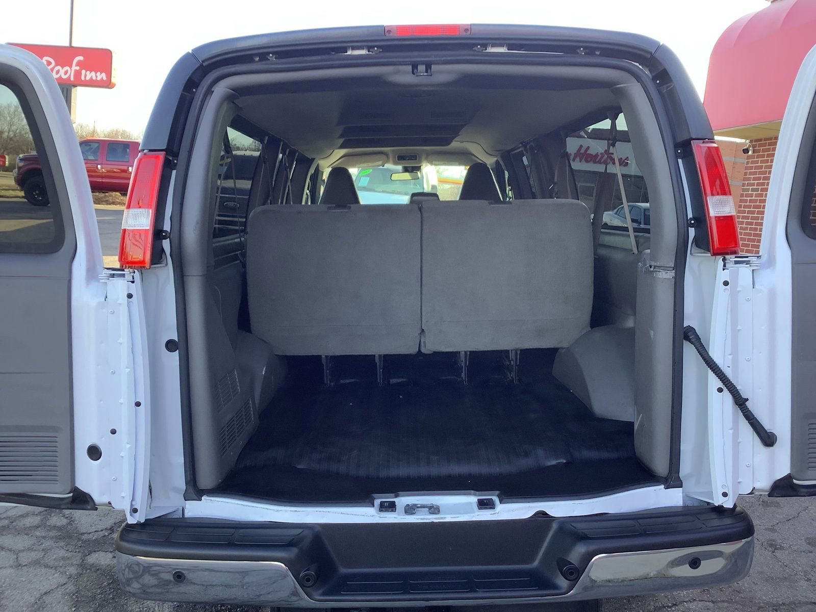 Used 2021 Chevrolet Express 3500 LT w/ LT Preferred Equipment Group image 9