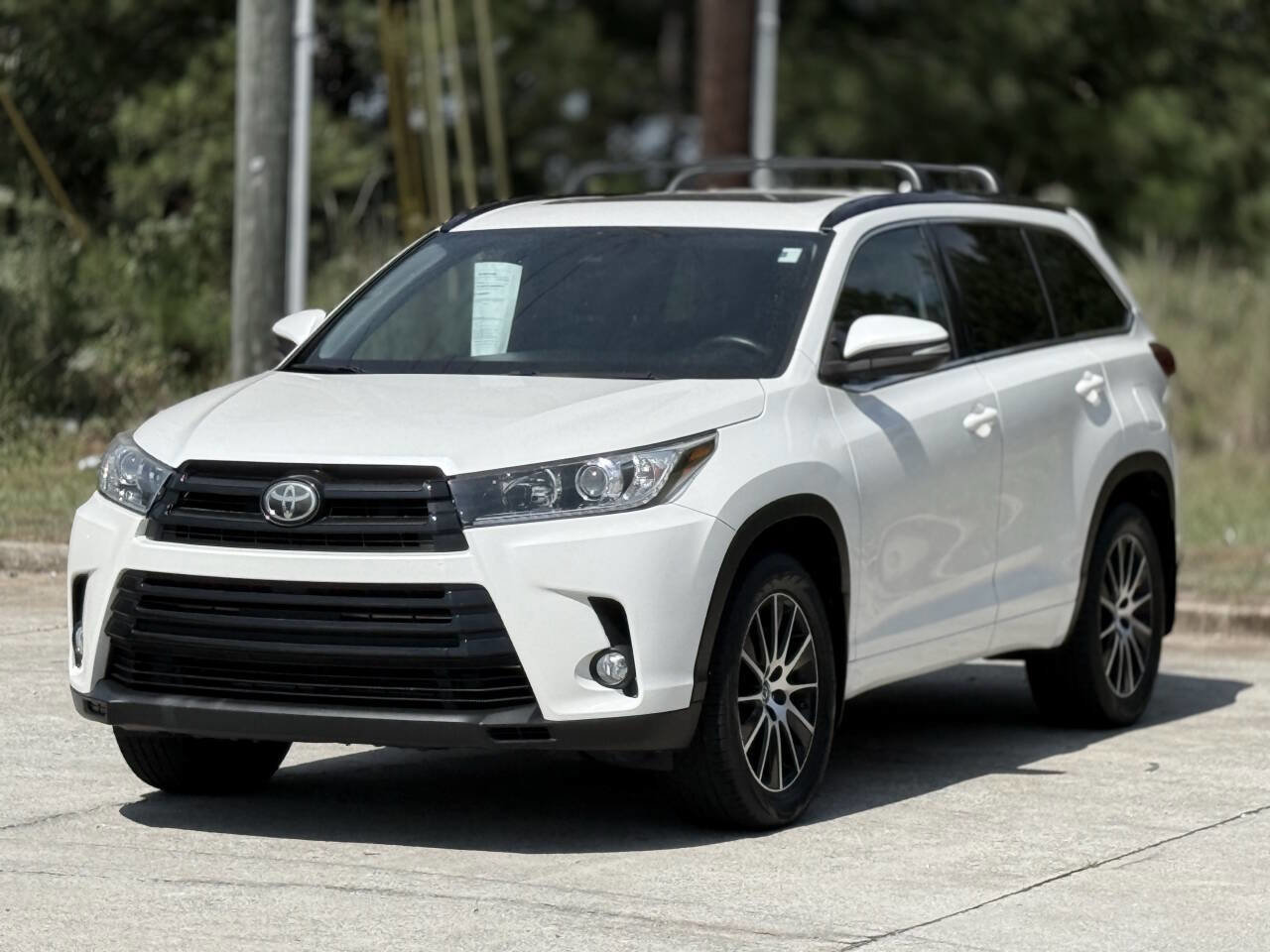 Used 2017 Toyota Highlander SE AWD/4WD image 2