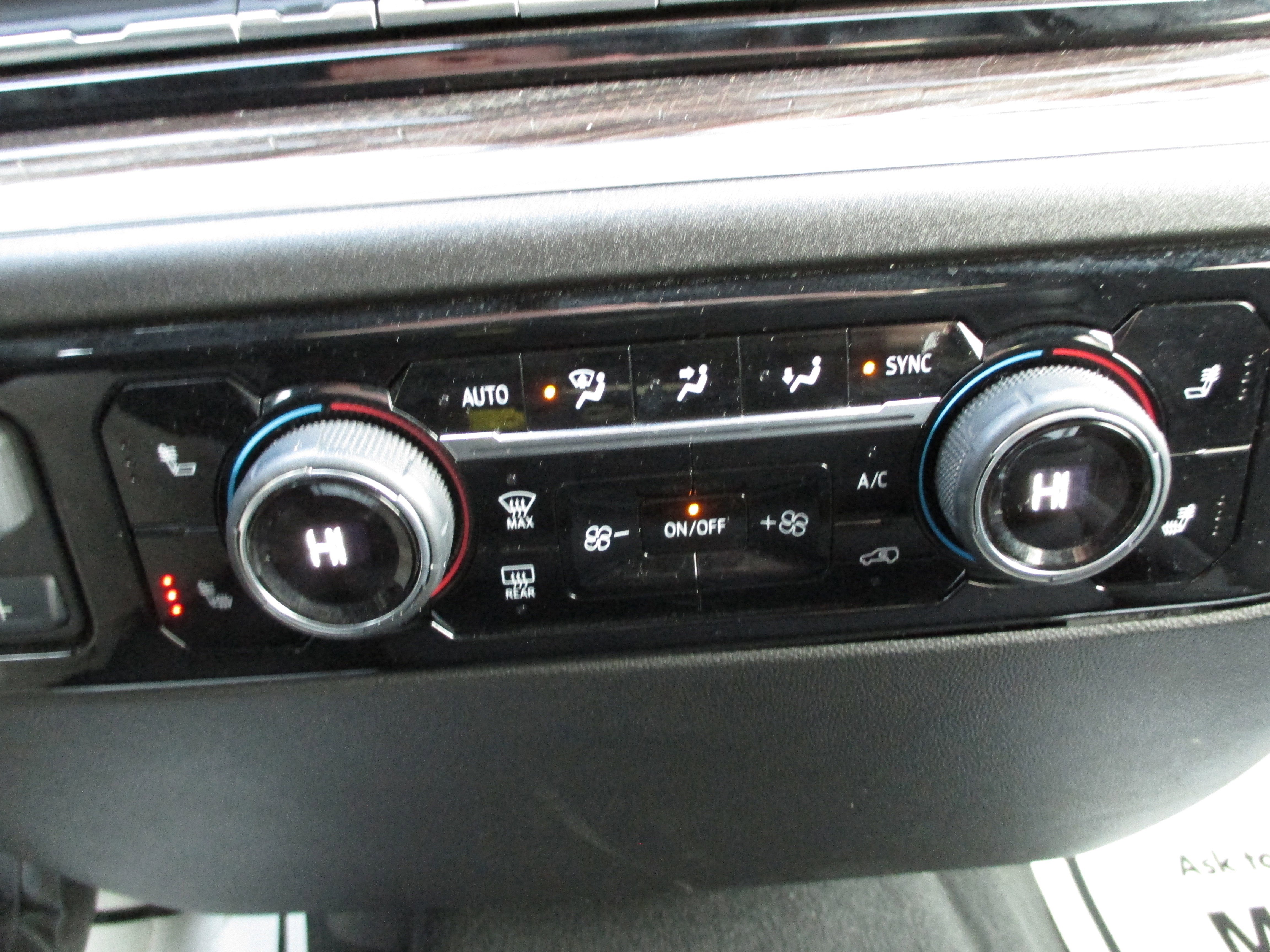 Used 2025 Chevrolet Silverado 2500 LT w/ Convenience Package image 17