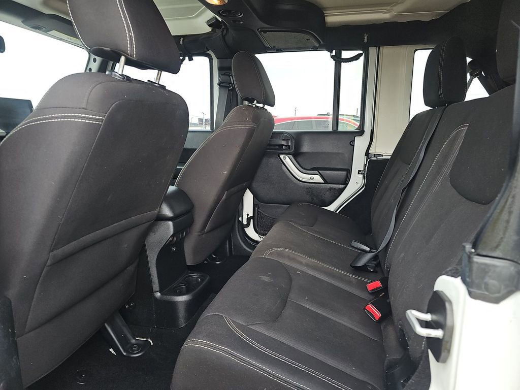 Used 2015 Jeep Wrangler Unlimited Sahara w/ Connectivity Group image 13