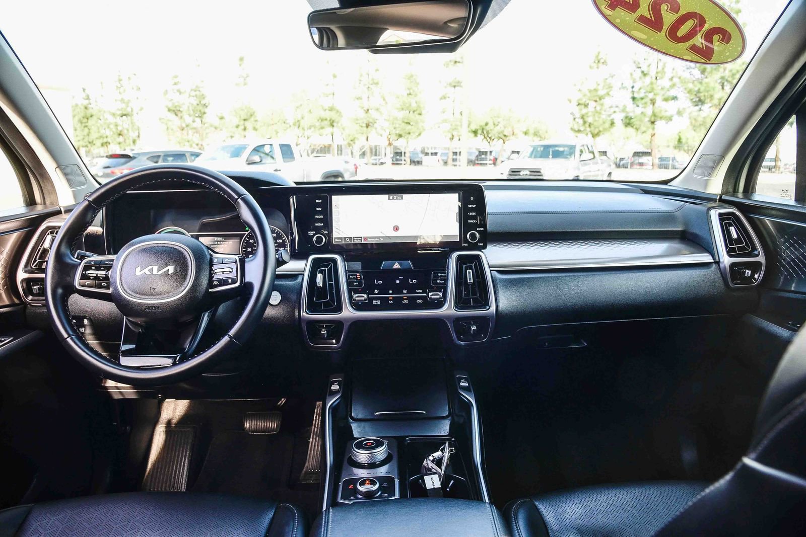 Used 2024 Kia Sorento EX w/ Panoramic Sunroof Package image 13